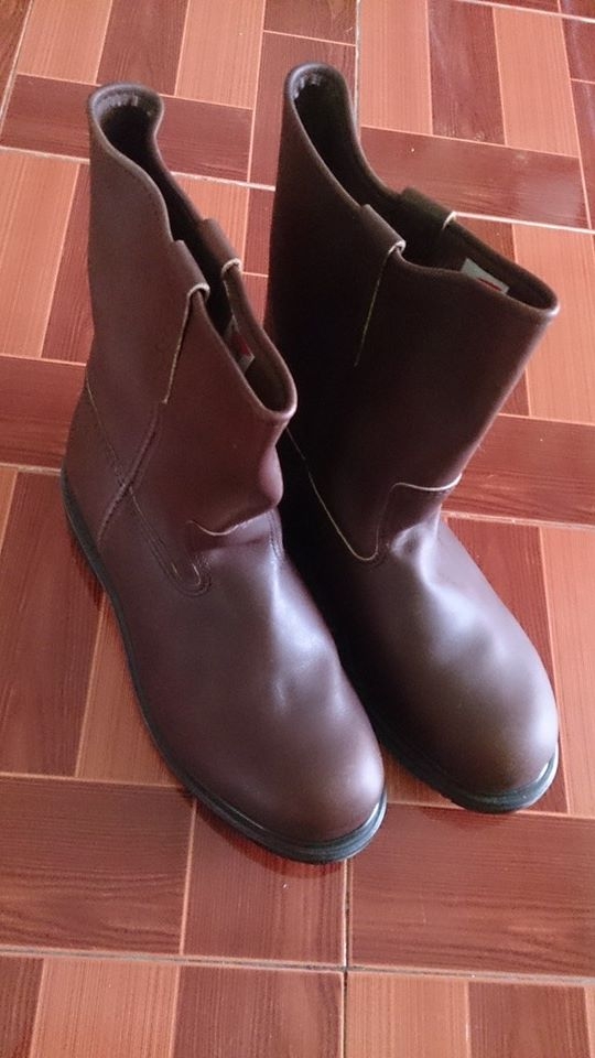 ขาย redwing 8242 ราคา 4500 ครับ เบอร์10