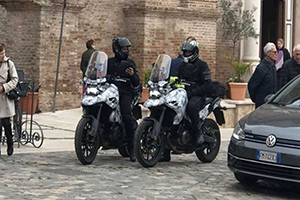 มอเตอร์ไซค์ปริศนาที่อาจเป็น DR ใหม่หรือ V-STROM เวอร์ชั่นอัพเกรด