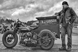 พบกับช่างภาพ TINTYPE ที่ทำงานด้วยห้องมืดเคลื่อนที่จาก HARLEY-DAVIDSON รุ่นเก๋า