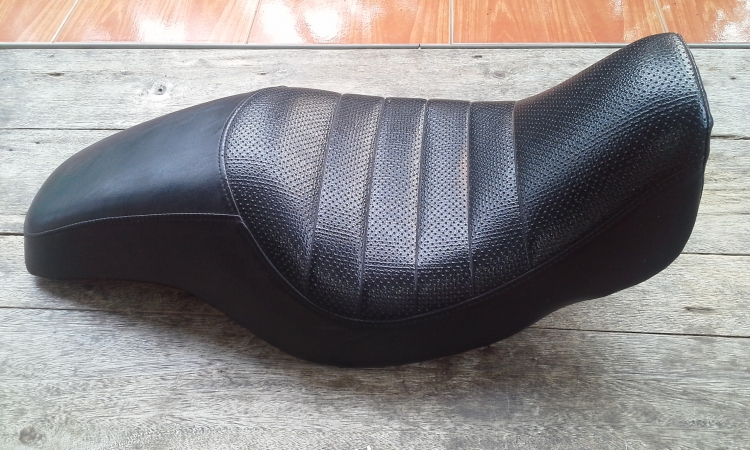 ขายเบาะ sportster ปี 04 up