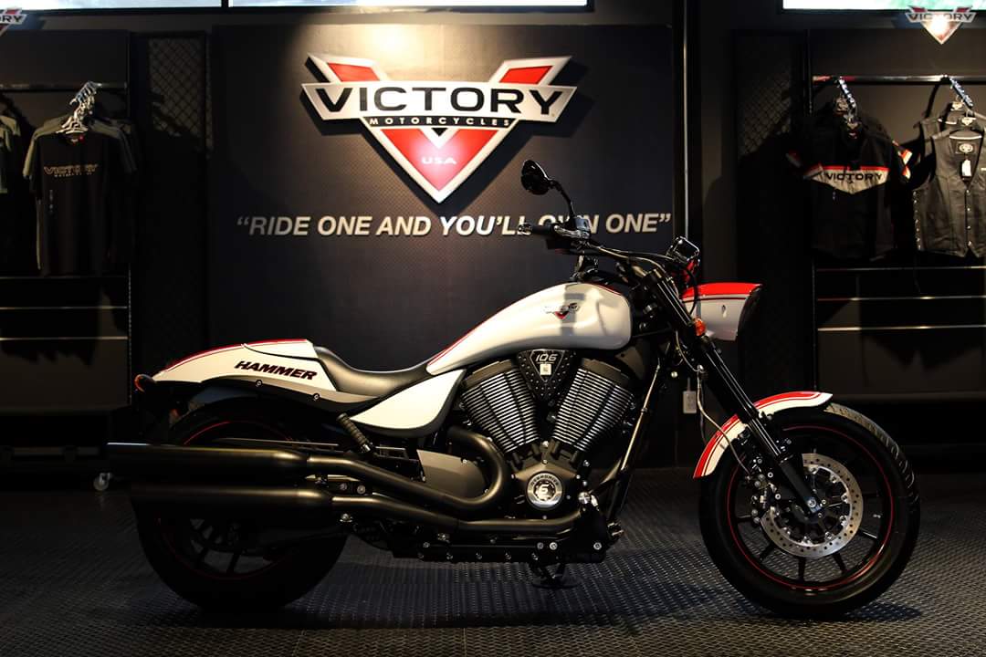 Victory Hammer สีขาว-แดง ราคาสุดพิเศษ 950,000
