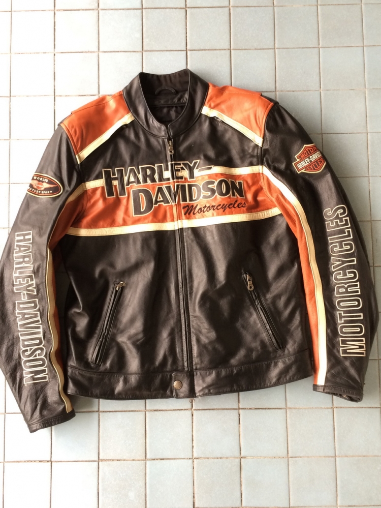 ขายเสื้อหนัง HARLEY Size M สภาพ 95% ราคา 5,500 บาท โทร 0818607867