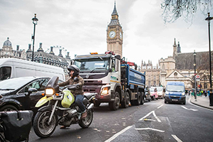LONDON พิจารณาปรับปรุงถนนเพื่อรองรับการใช้งานมอเตอร์ไซค์
