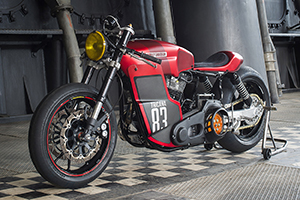 ELECTRA GLIDE IN RED: TRICANA’S ‘HOT RACER’ HARLEY FLH