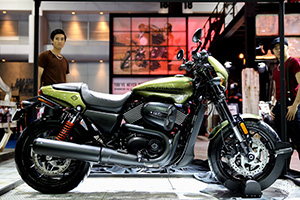 Harley-Davidson เปิดตัว Street Rod 2017 อย่างเป็นทางการในประเทศไทย ราคาเริ่มต้นที่ 529,000 บาท