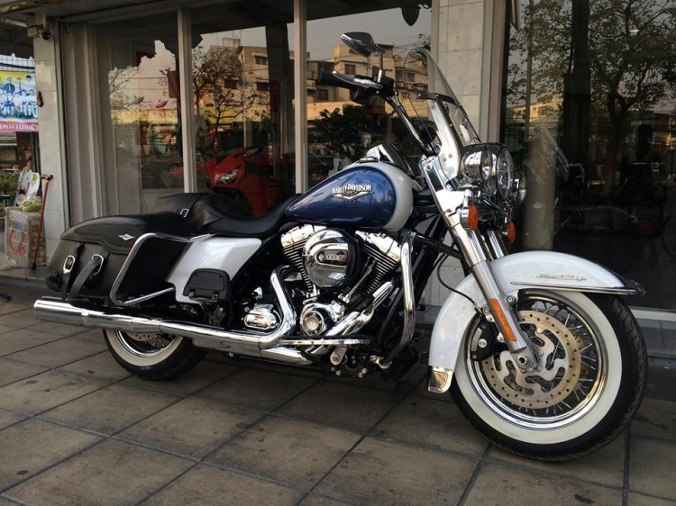 sale > Harley Davidson Road King 2015 รถศูนย์ Power Station ออกรถวันที่ 17/12/2014 พร้อมประกันชั้น 1 สภาพรถไม่ต้องพูดถึงเหมือนรถใหม่มาพร้อมของแต่งเลขไมล์ 2,999 เท่านั้น