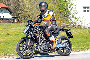 หลุดอีกแล้ว!! ทีมงาน KTM กำลังทดสอบ DUKE ที่ใหญ่กว่ารุ่น 390