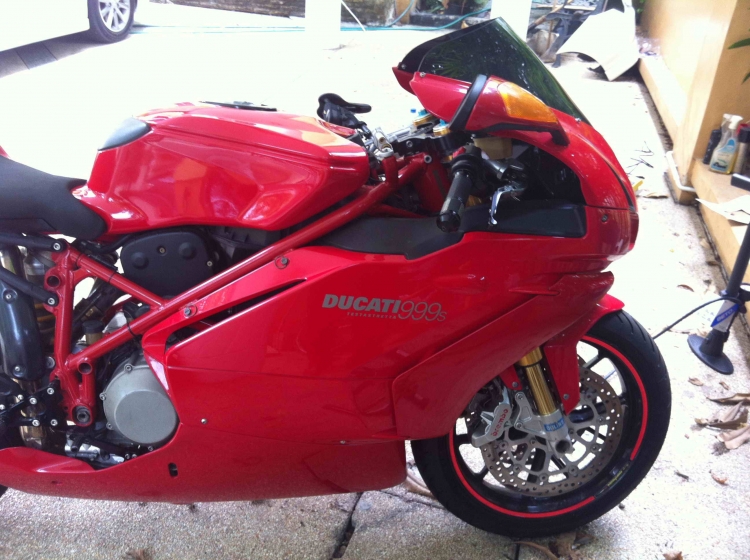 ขาย Ducati 999s ตัวรถปี 2006 วิ่ง 14,896 กม. ราคา 250,000