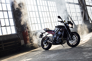 TRIUMPH เปิดตัว STREET TRIPLE โมเดลปี 2017