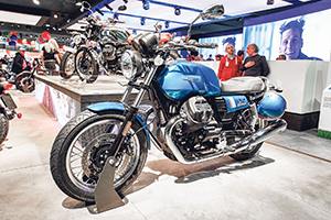 MOTO GUZZI V7 โมเดลปี 2017 ที่งาน EICMA