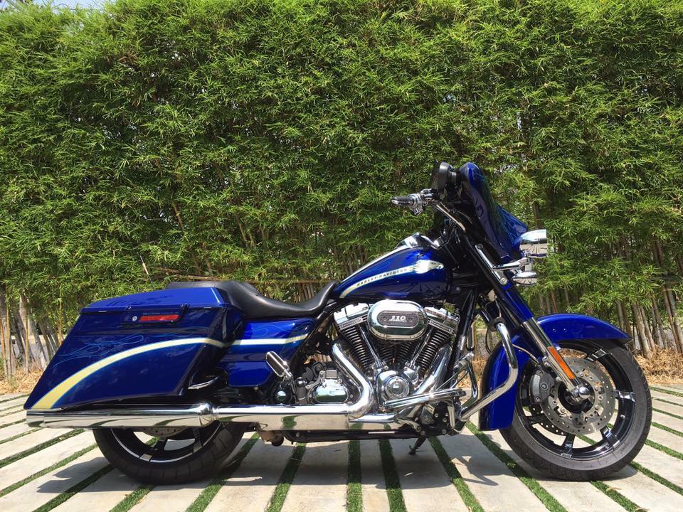Harley streetglide cvo 2010 สีน้ำเงิน