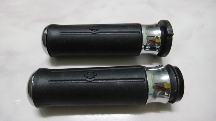 ขายปลอกแฮนด์ HD สำหรับคันเร่งไฟฟ้า สภาพเยี่ยม ถอดจาก ULTRA GLIDE