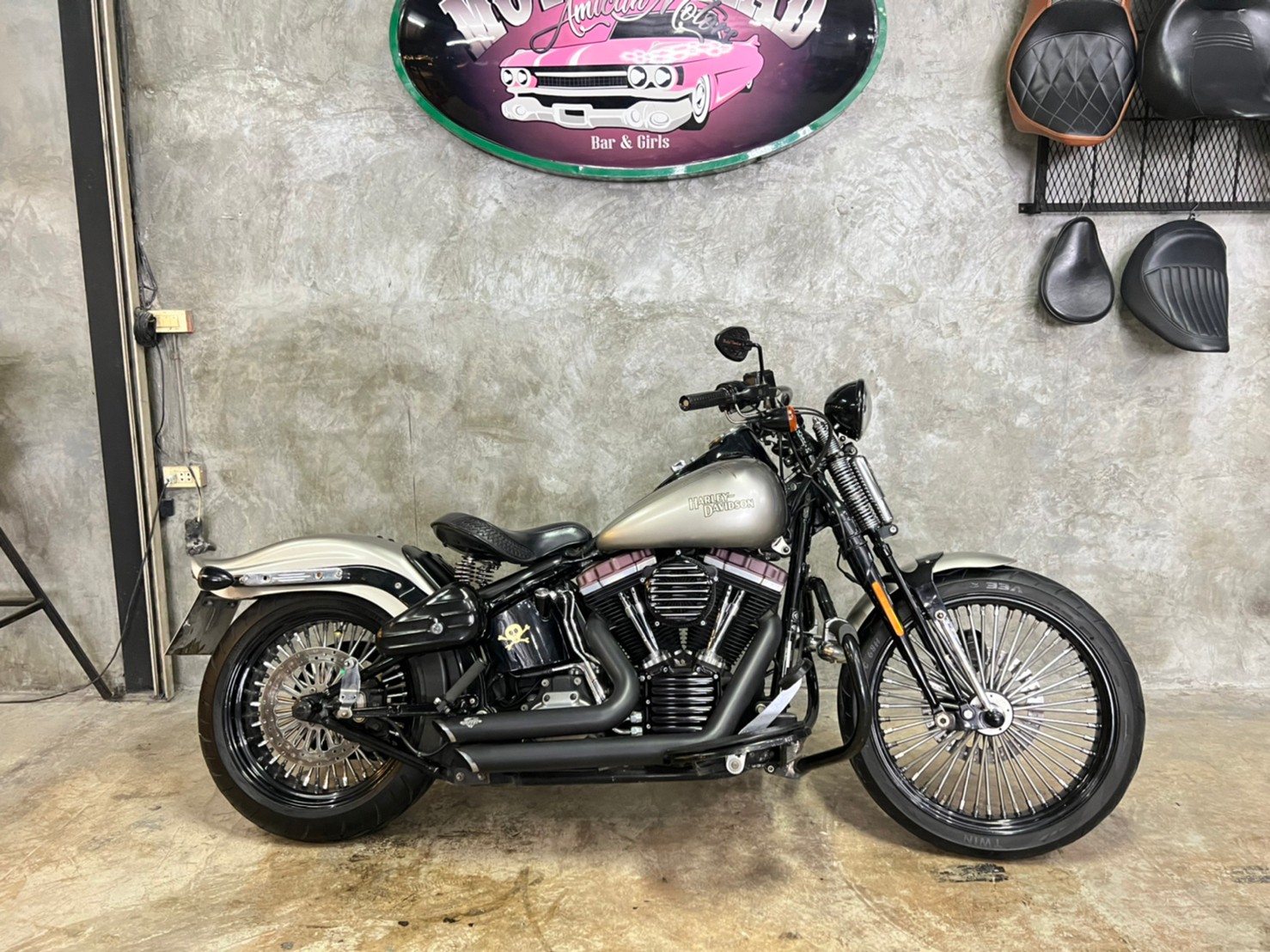 Harley Davidson Softail Crossbone Willie G. Davidson