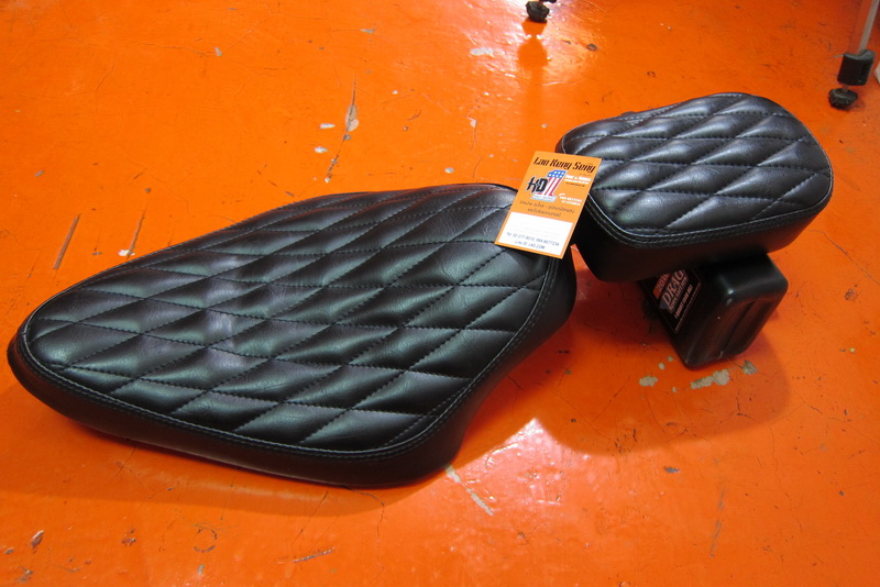 เบาะแต่ง ใส่ Sportster 04"up มาพร้อม เบาะคนซ้อน ครบชุดถอดแยกชิ้นได้