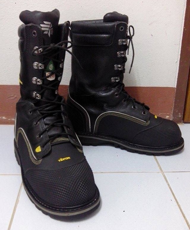 รองเท้าหัวเหล็ก LaCrosse Longwall II 10" GTX 200G MET/NMT CSA