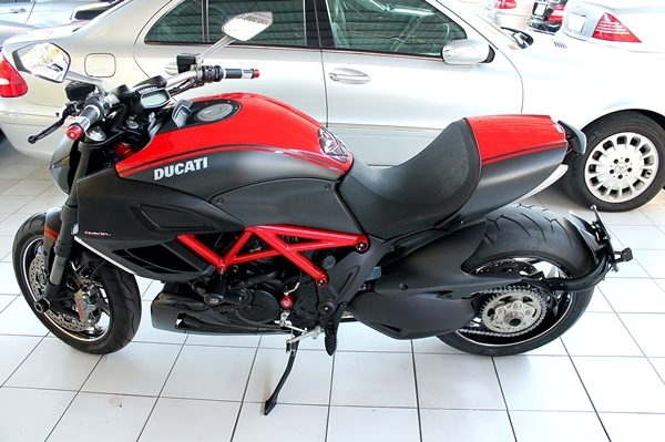 2014 DUCATI DIAVEL CARBON RED วิ่ง 1,5xx กม.รถศูนย์ทองหล่อ พร้อมของแต่ง สภาพสวย