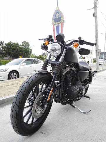 XL883N iron 883 ปี 2013 ดำด้าน สวยๆ ของแต่งเยอะ วิ่งแค่พันโล ขาย 550,000 เอาไปเลยครับ