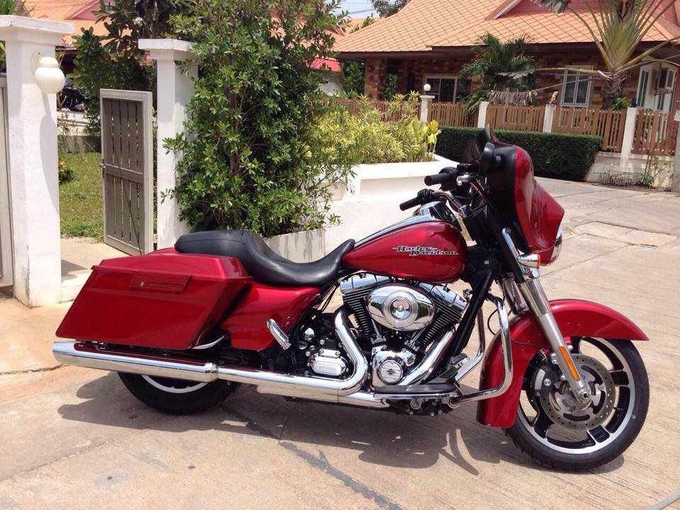 Harley-Davidson FLHX STREET GLIDE ปี 2013 พร้อมทะเบียน ราคา 1,279,999 ลดเหลือ 1,149,999 บาท หากสนใจ ติดต่อ สอบถามได้โดยตรงครับ ที่เบอร์ 081-9494948 080-7769789 087-6111177 เฮียสมัย และสามารถ จัดไฟแ