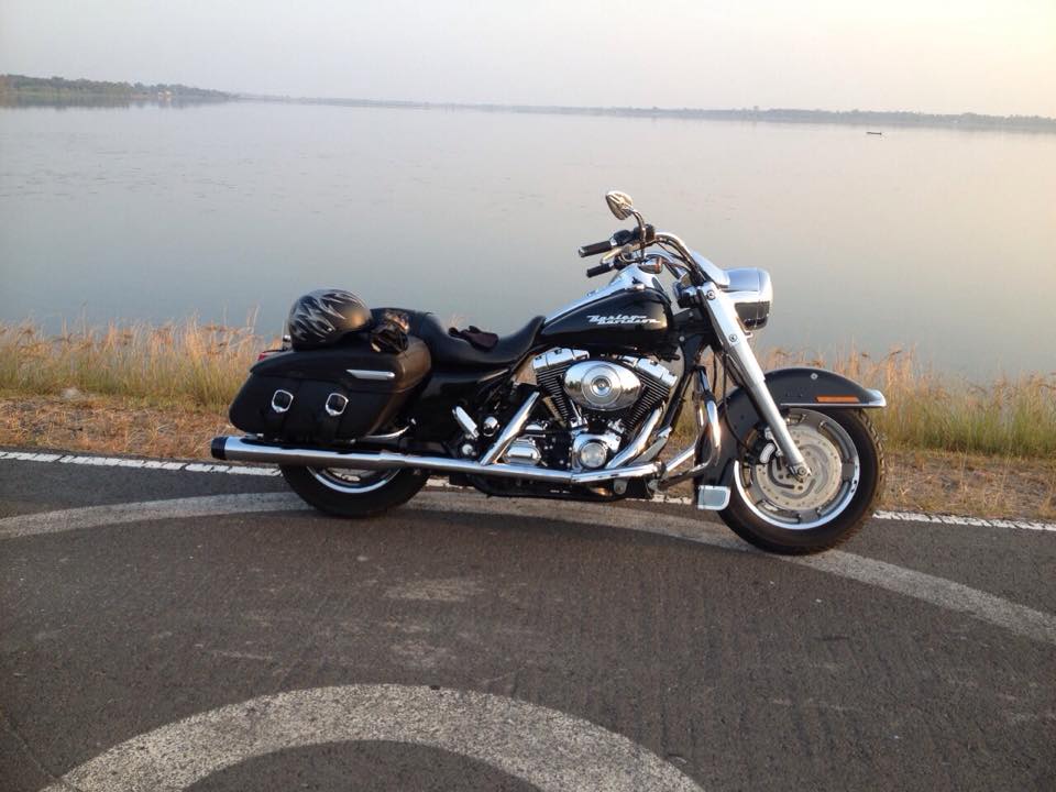 HD ROAD KING COSTOM 2005