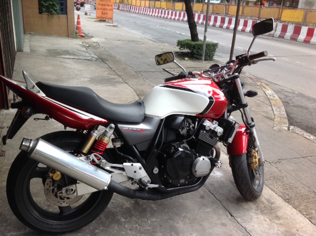 ขาย CB400 ปี 2004 สีขาวแดง