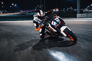 1290 SUPER DUKE R อสูรกายจาก KTM