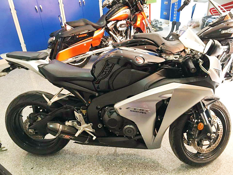 "รถสวย ของแต่งเต็ม" HONDA CBR 1000RR Year 2008 ขายแค่ 370,000 THB.