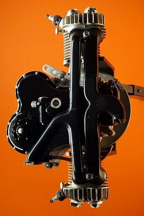 Sport Twin / Model W, 1919–1923: a separate branch from Sportster.
