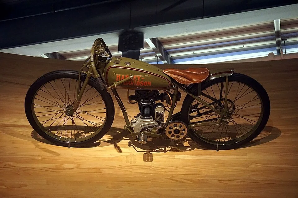 A complete 1927 Peashooter, an OHV single-cylinder racer.