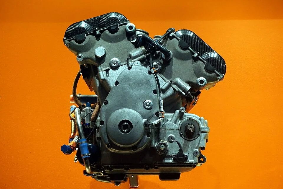 VR1000 — โครงการ Superbike เครื่องยนต์ระบายความร้อนด้วยน้ำ