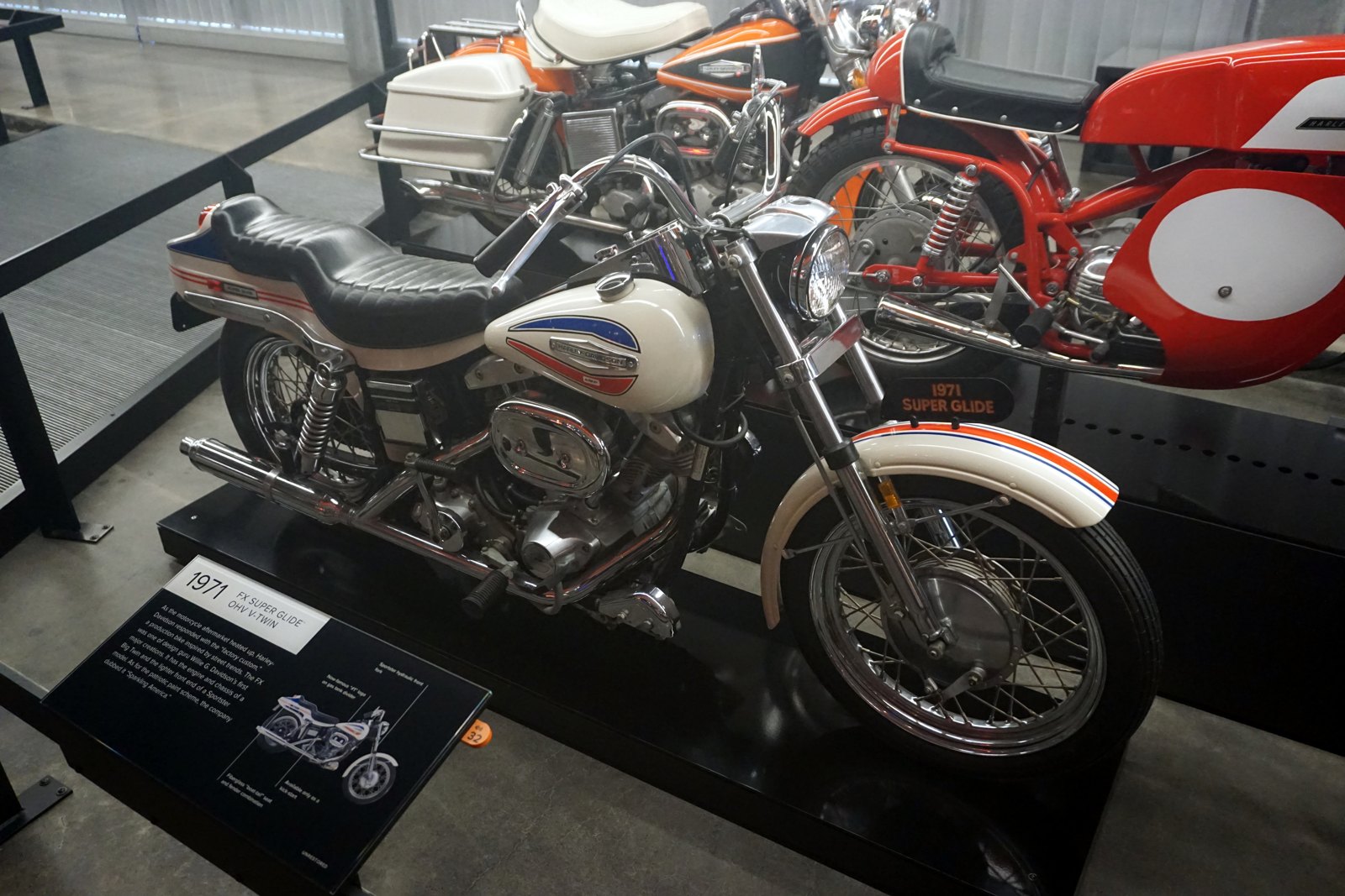 Harley-Davidson FX Super Glide ปี 1971 ที่จัดแสดงใน Harley-Davidson Museum